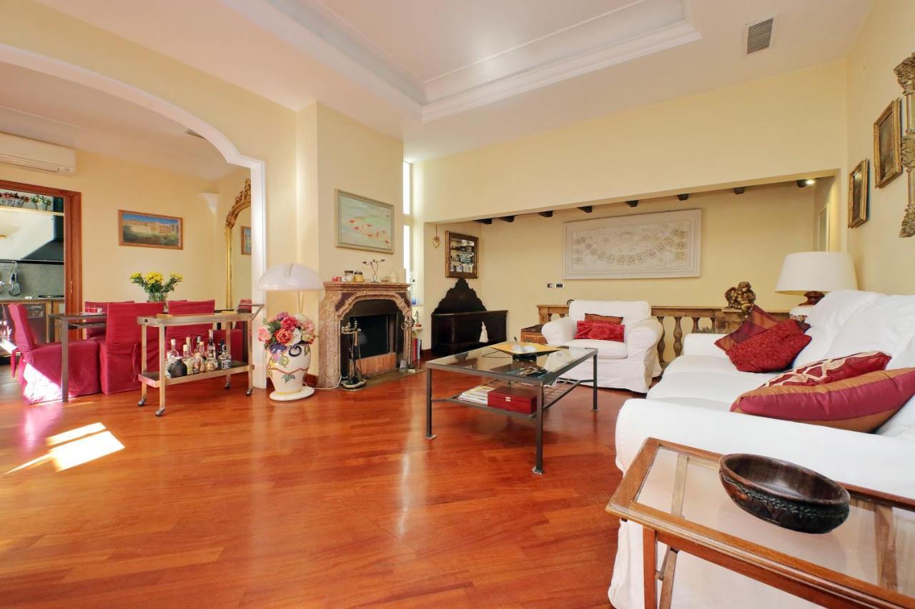 روما 4Bnb - Luxury Trevi Apartment W Terrace المظهر الخارجي الصورة
