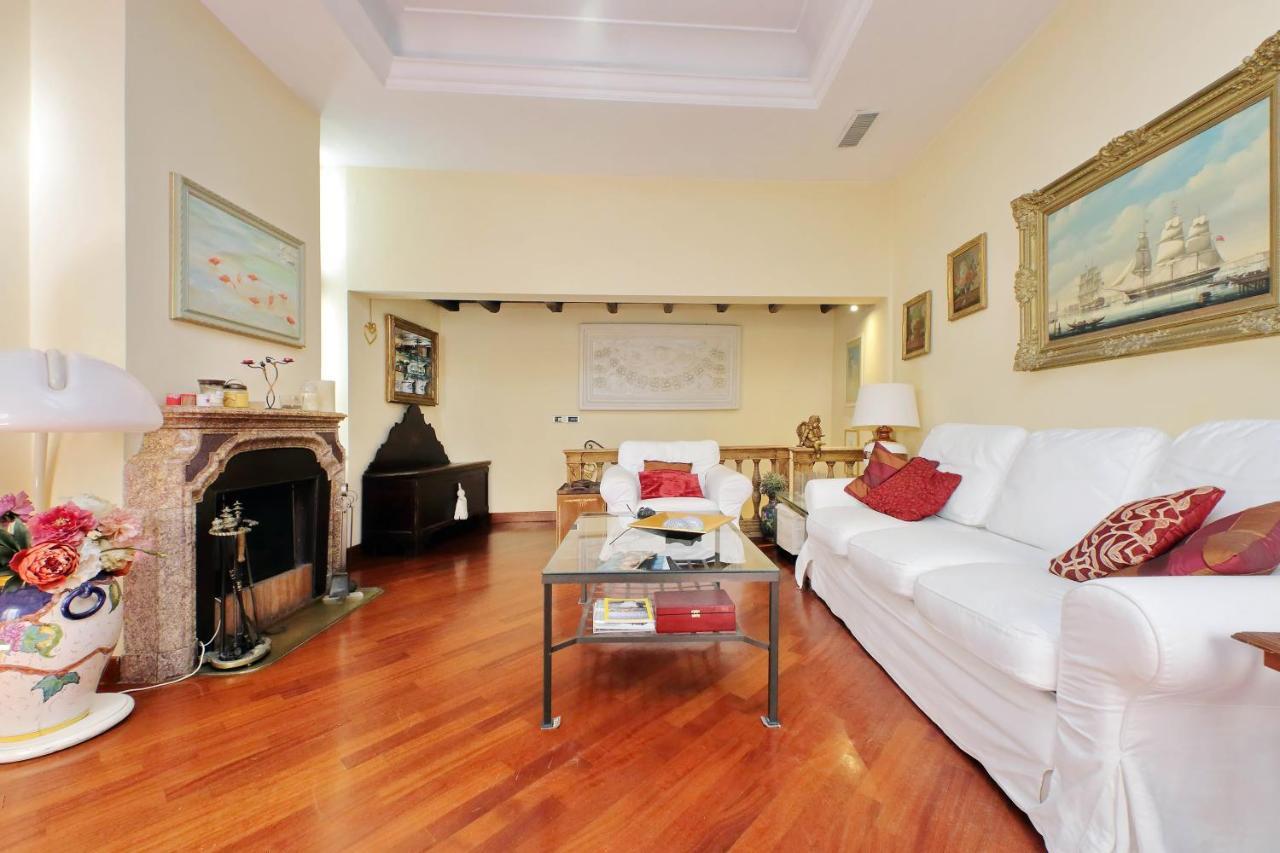 روما 4Bnb - Luxury Trevi Apartment W Terrace المظهر الخارجي الصورة
