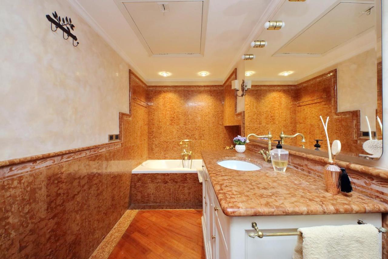 روما 4Bnb - Luxury Trevi Apartment W Terrace المظهر الخارجي الصورة
