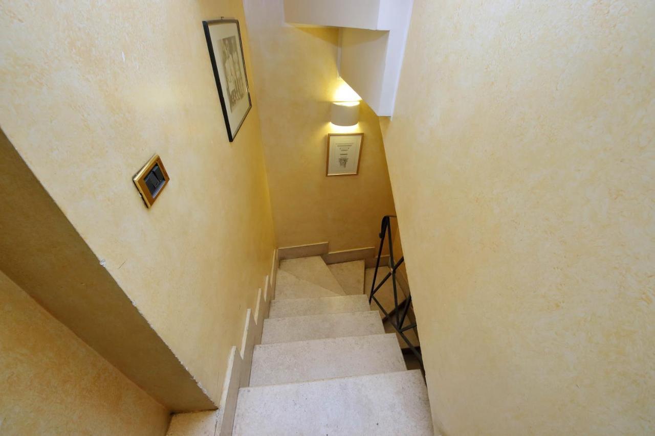 روما 4Bnb - Luxury Trevi Apartment W Terrace المظهر الخارجي الصورة